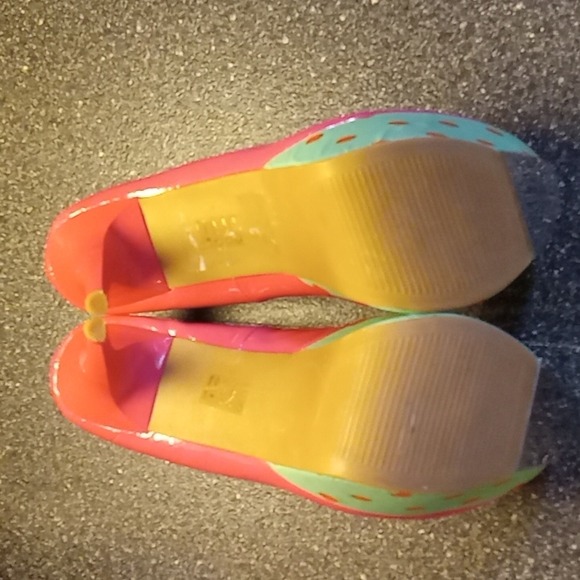 Hot Pink Platform heels by Shoe Republic - Picture 5 of 8